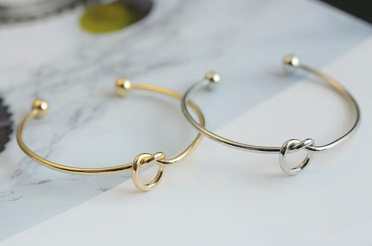 Bracelet jonc plaqué or 14 carats avec nœud d'amour éternel et infini