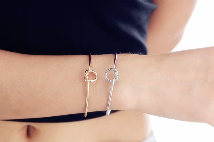 Bracelet jonc plaqué or 14 carats avec nœud d'amour éternel et infini